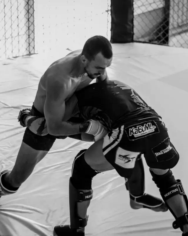 Grappling am Boden auf der Matte